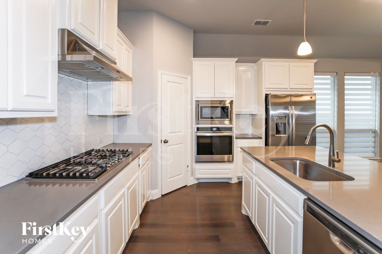 1621 Everitt Trl - Photo 7 of 15