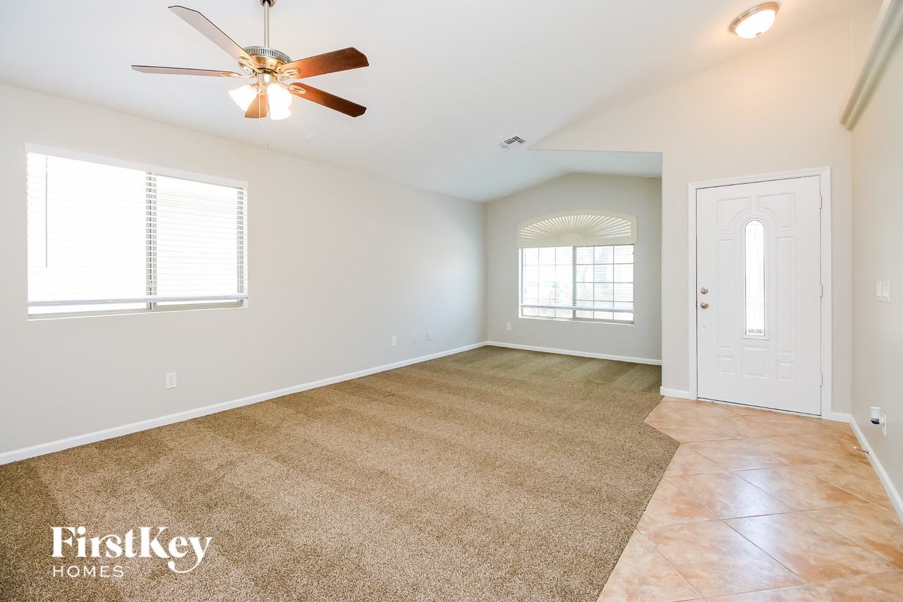 6516 E Stacy St - Photo 2 of 15