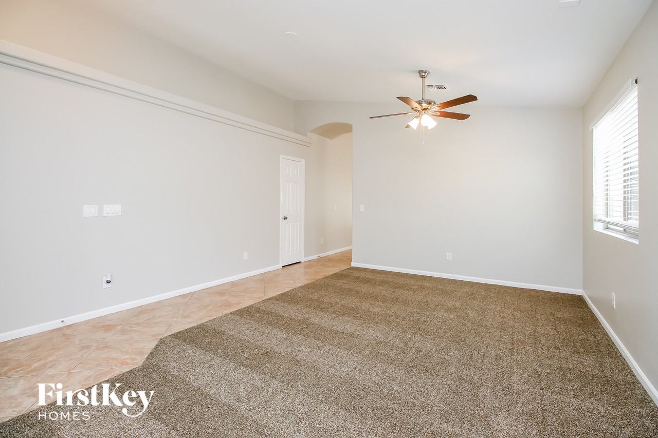 6516 E Stacy St - Photo 3 of 15