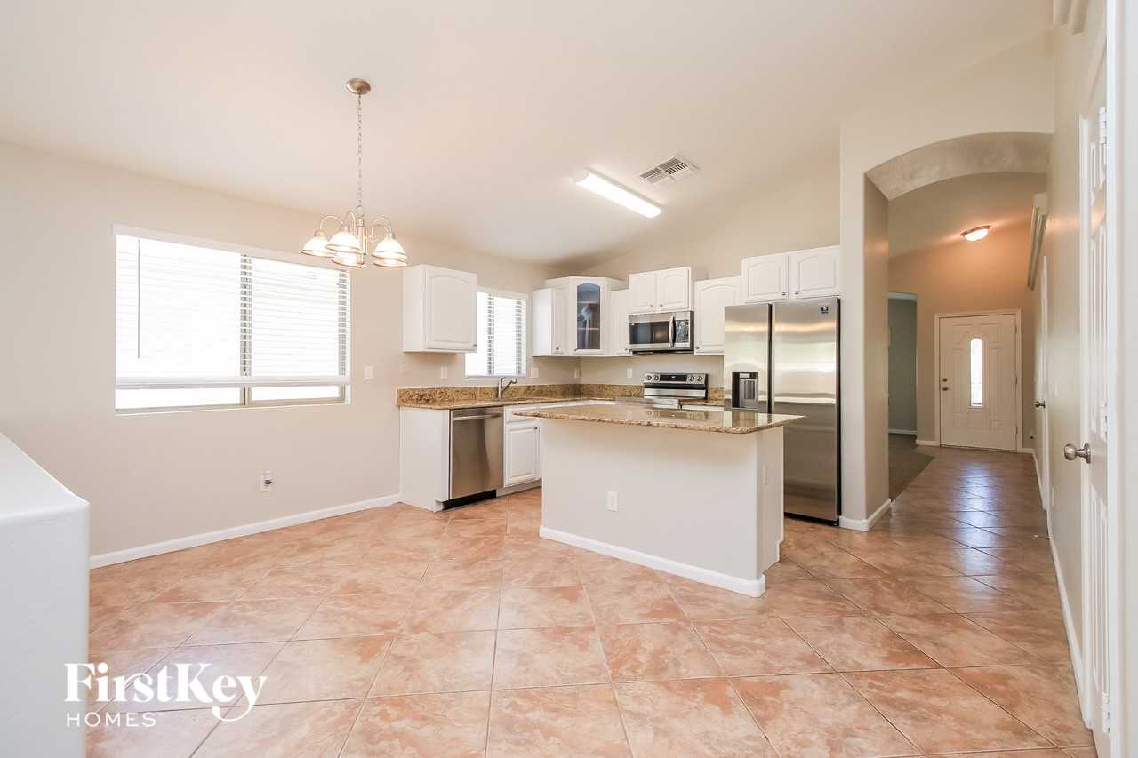 6516 E Stacy St - Photo 5 of 15