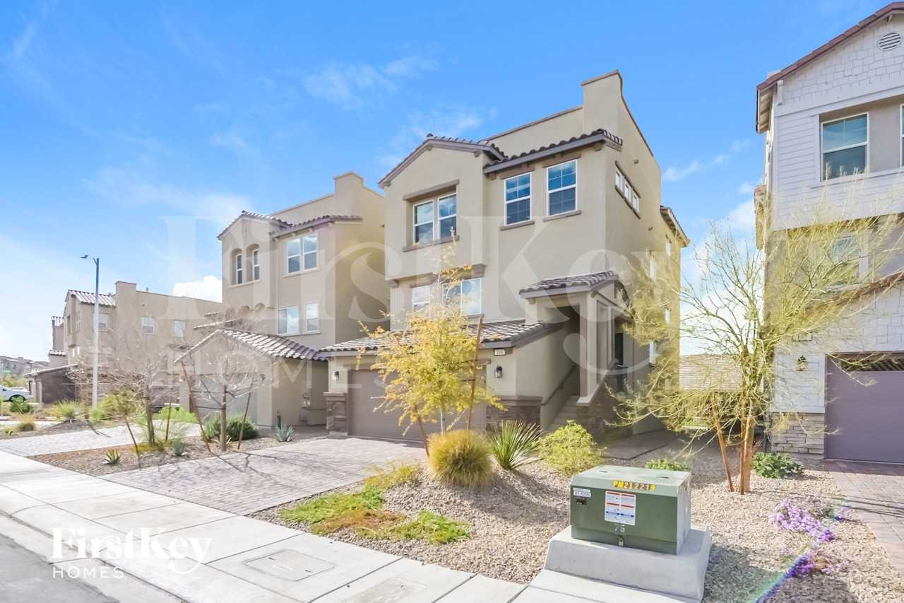 188 Campbelltown Ave - Photo 2 of 15