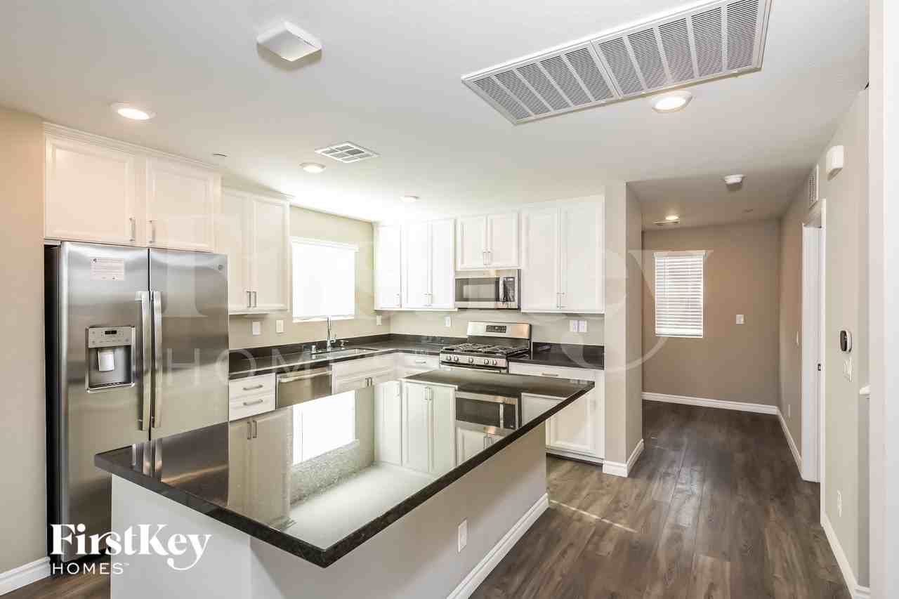 188 Campbelltown Ave - Photo 5 of 15