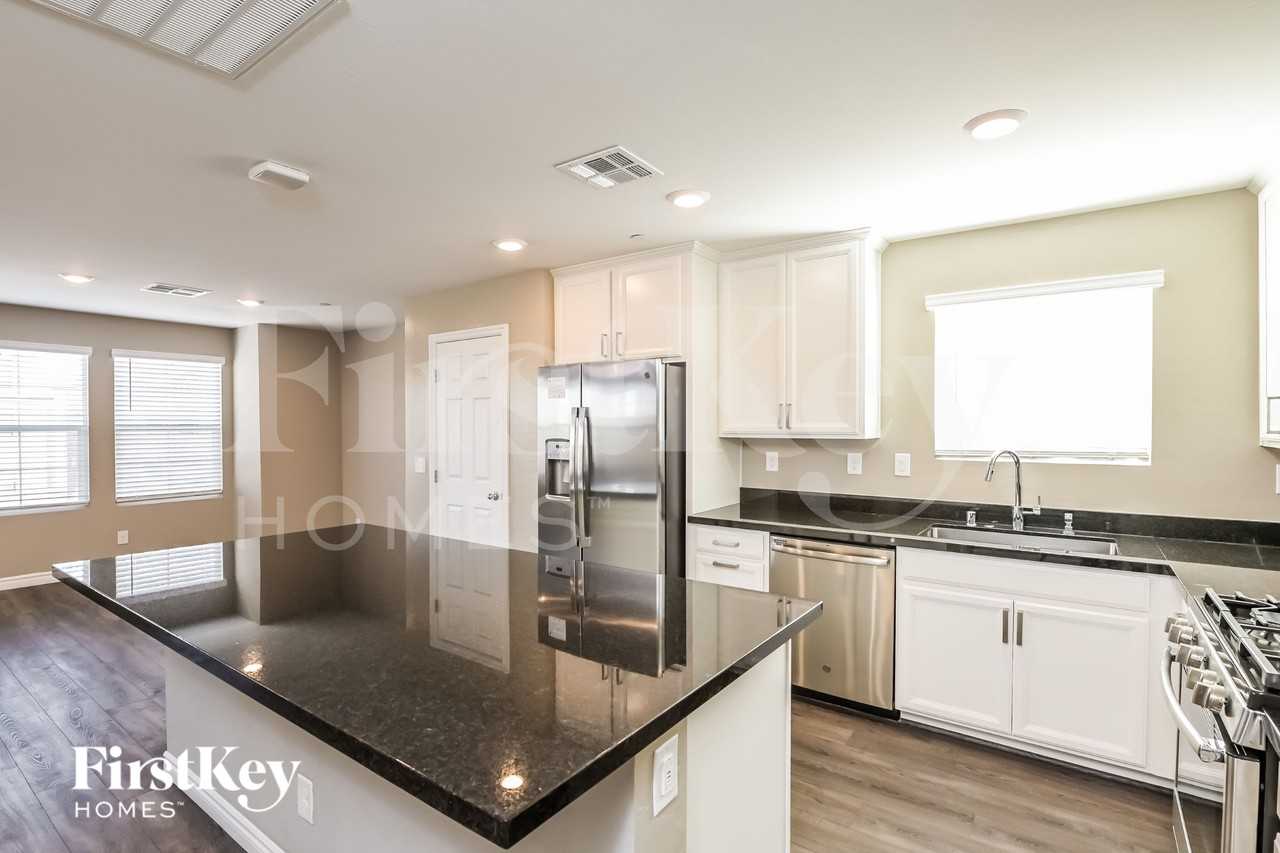 188 Campbelltown Ave - Photo 6 of 15