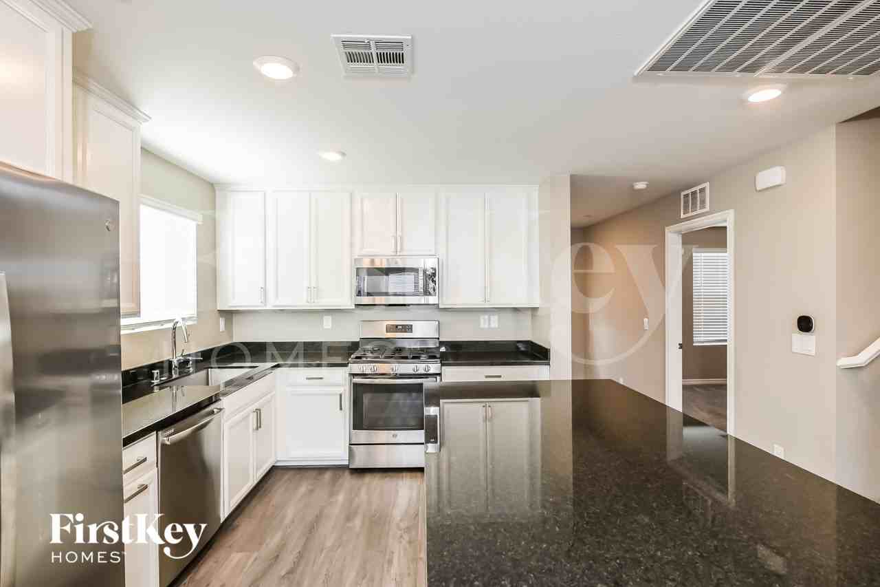 188 Campbelltown Ave - Photo 7 of 15