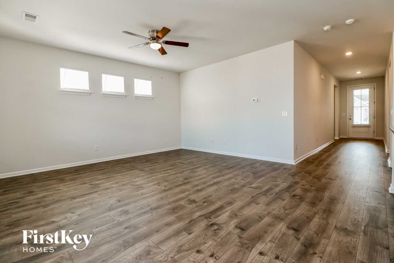 407 Bering Ln - Photo 4 of 15