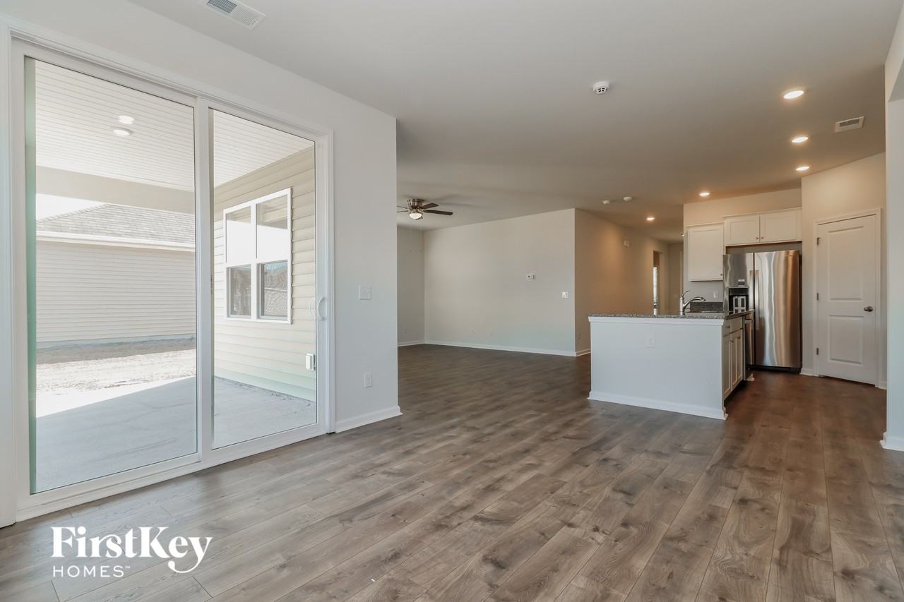 407 Bering Ln - Photo 5 of 15