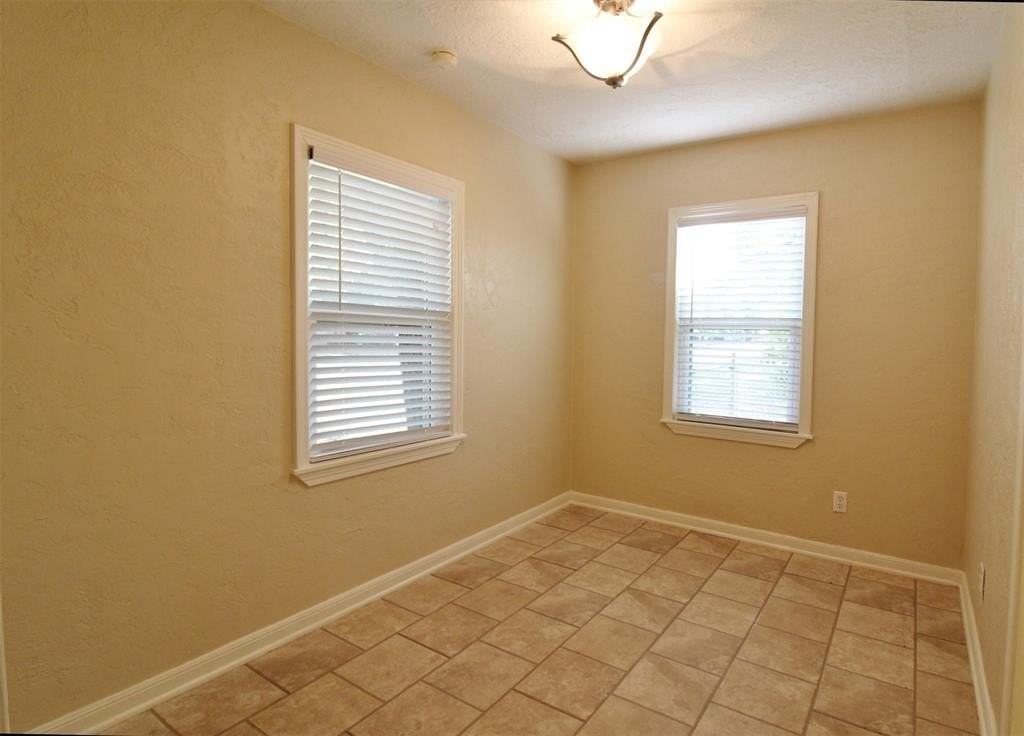 5441 Thomas Ln - Photo 5 of 14