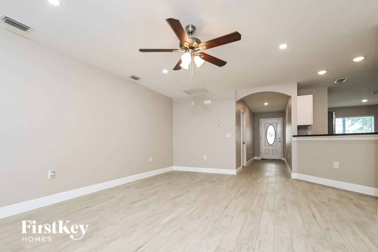 11202 Hidden Breeze Dr - Photo 2 of 15