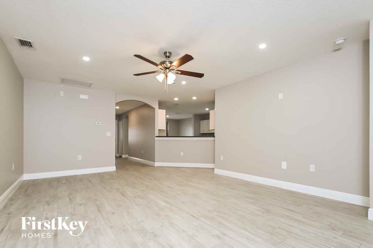 11202 Hidden Breeze Dr - Photo 4 of 15