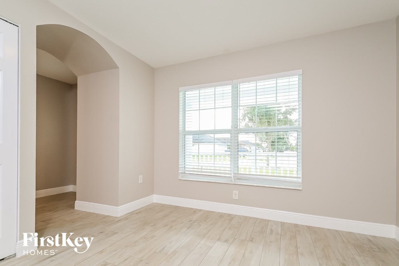 11202 Hidden Breeze Dr - Photo 5 of 15