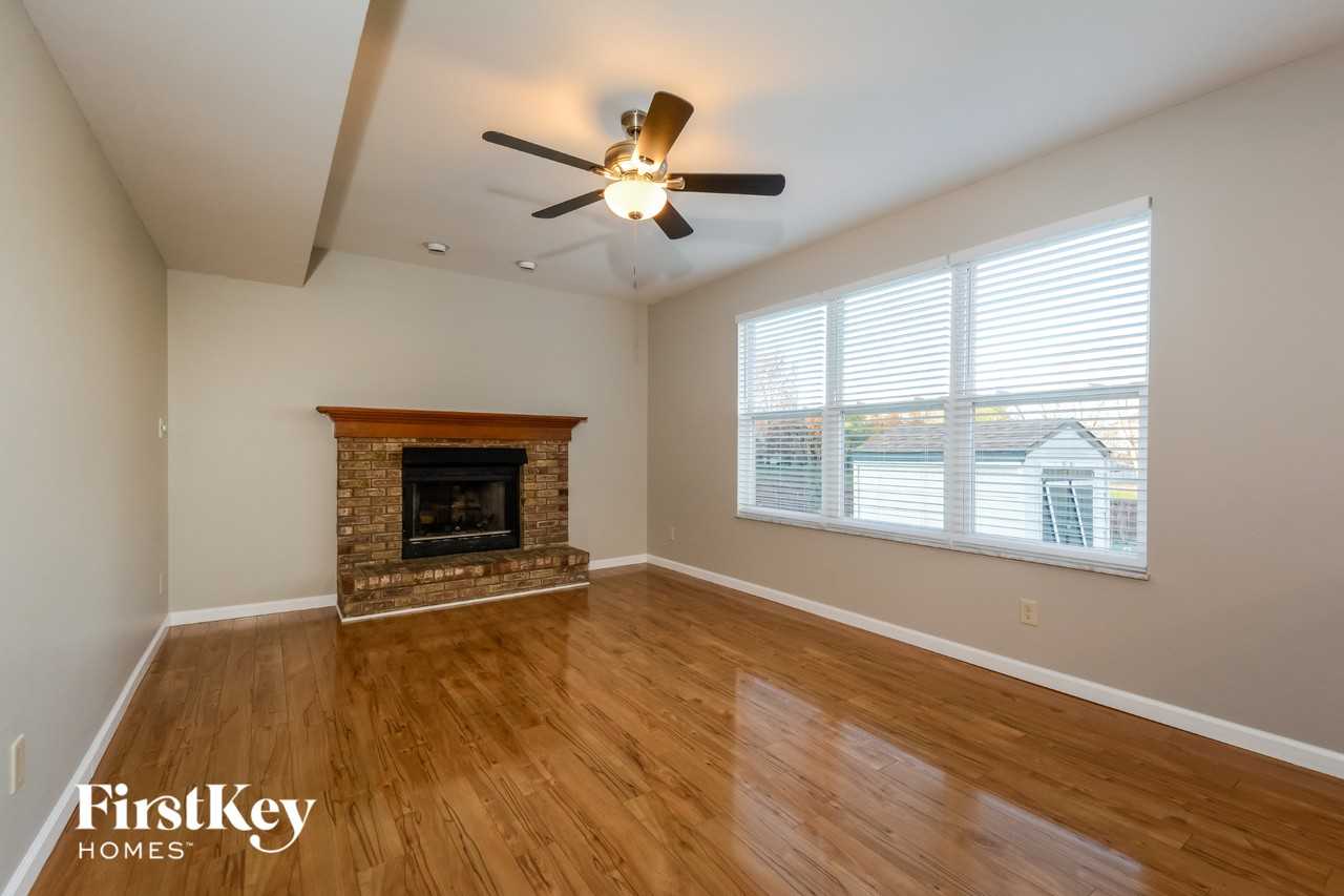 284 Bluemont Ct - Photo 2 of 15