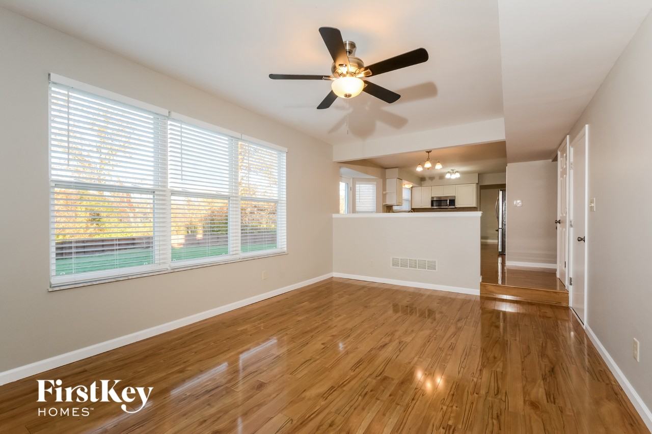 284 Bluemont Ct - Photo 3 of 15