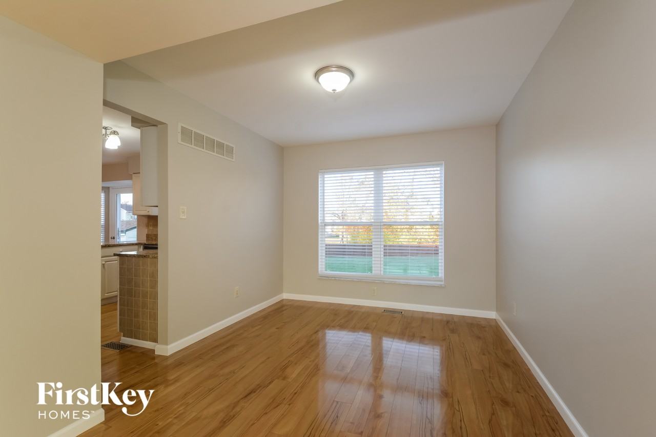 284 Bluemont Ct - Photo 4 of 15