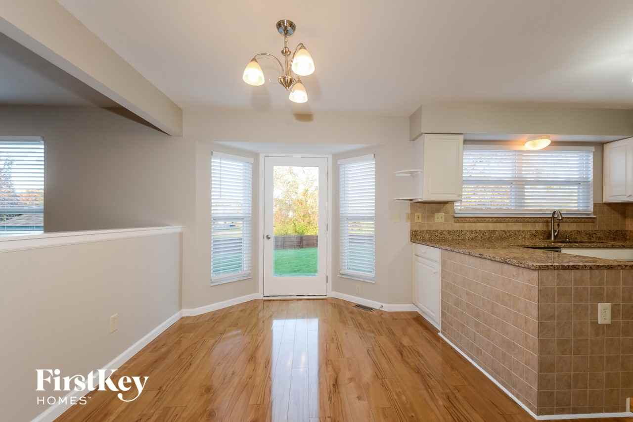 284 Bluemont Ct - Photo 5 of 15