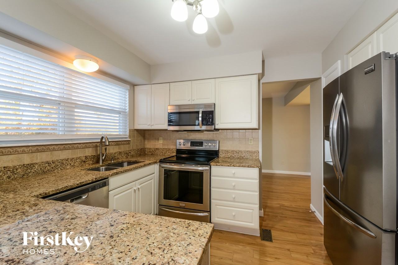 284 Bluemont Ct - Photo 7 of 15