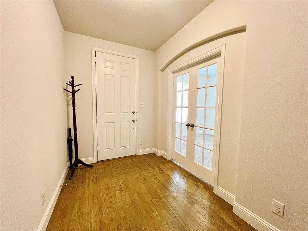 5644 Salt Springs Dr - Photo 3 of 36