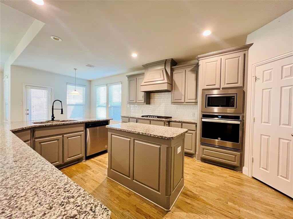 5644 Salt Springs Dr - Photo 6 of 36