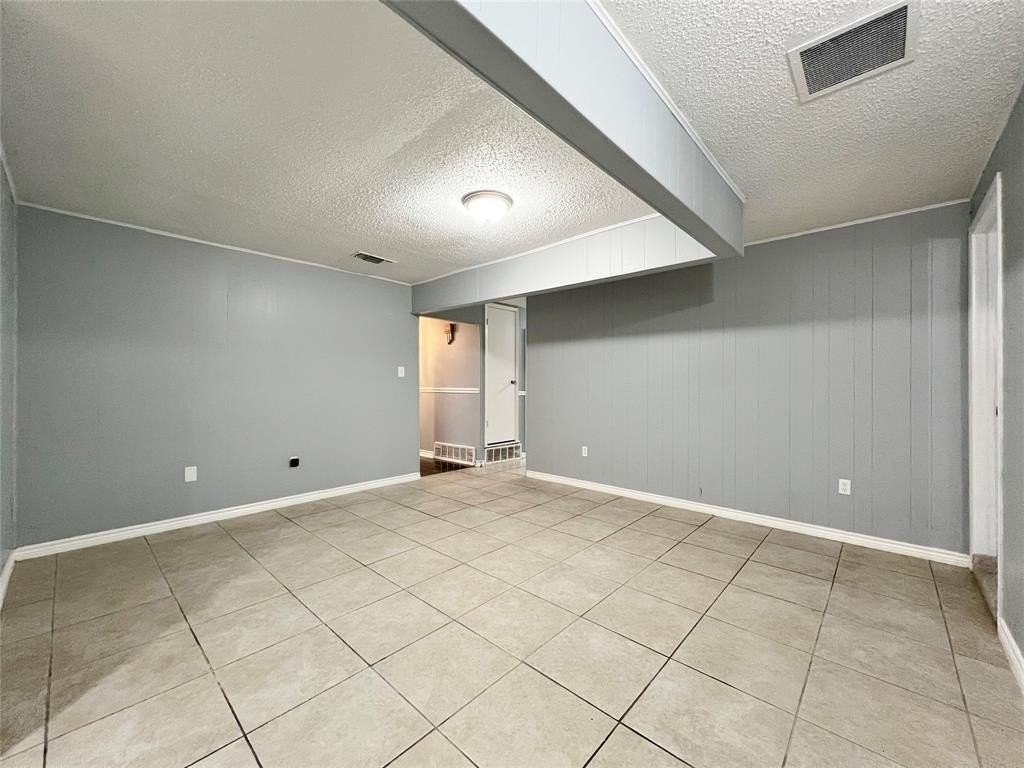 5652 Conlin Dr - Photo 6 of 31