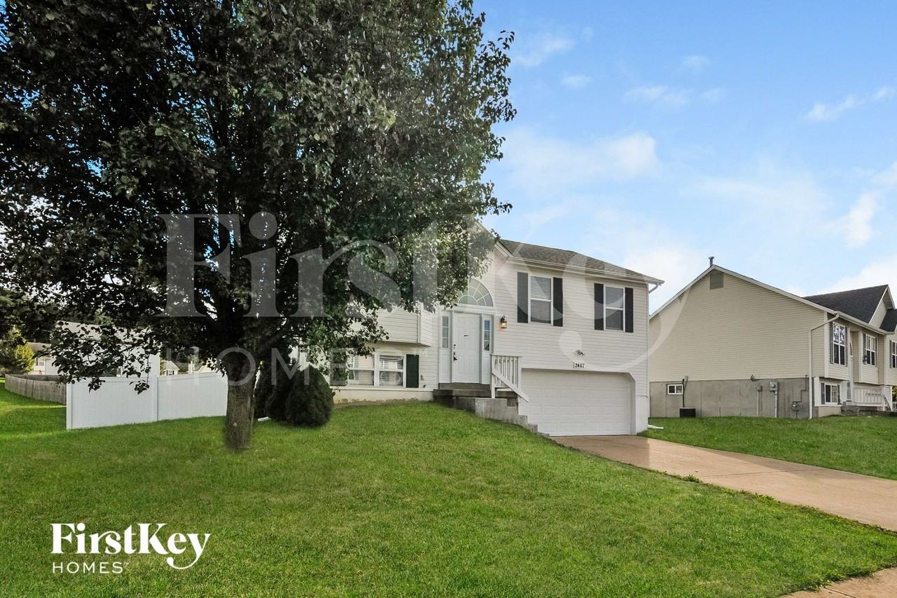 2487 Waterfront Dr - Photo 2 of 15