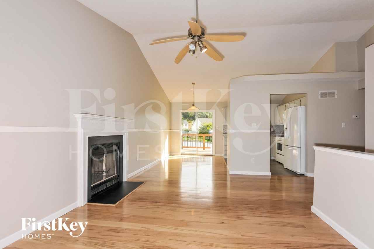 2487 Waterfront Dr - Photo 3 of 15