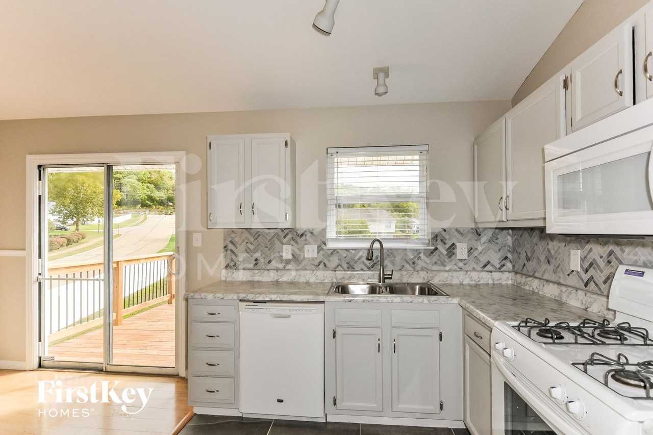 2487 Waterfront Dr - Photo 6 of 15