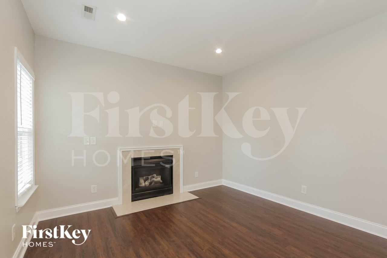 9220 Ducati Ln - Photo 4 of 15