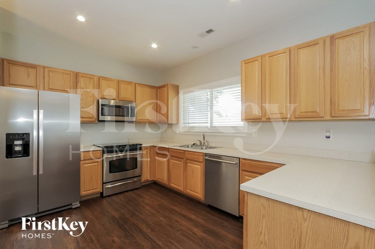 9220 Ducati Ln - Photo 6 of 15