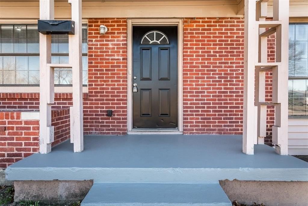 10818 Sharondale Dr - Photo 4 of 34