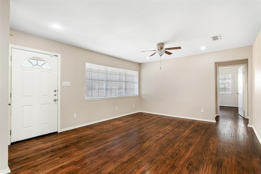 10818 Sharondale Dr - Photo 6 of 34