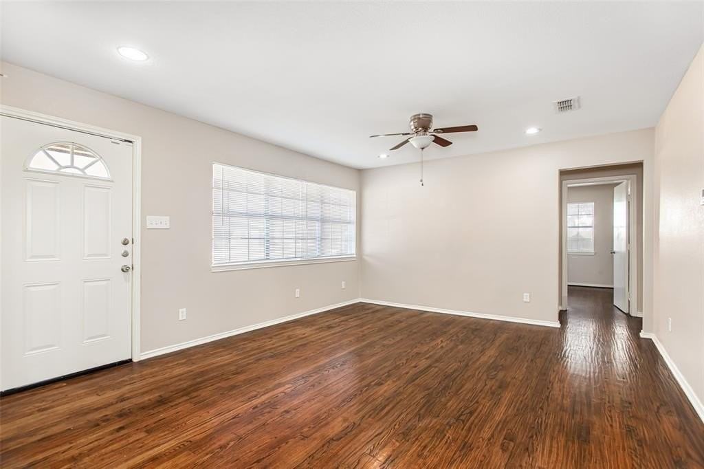 10818 Sharondale Dr - Photo 7 of 34