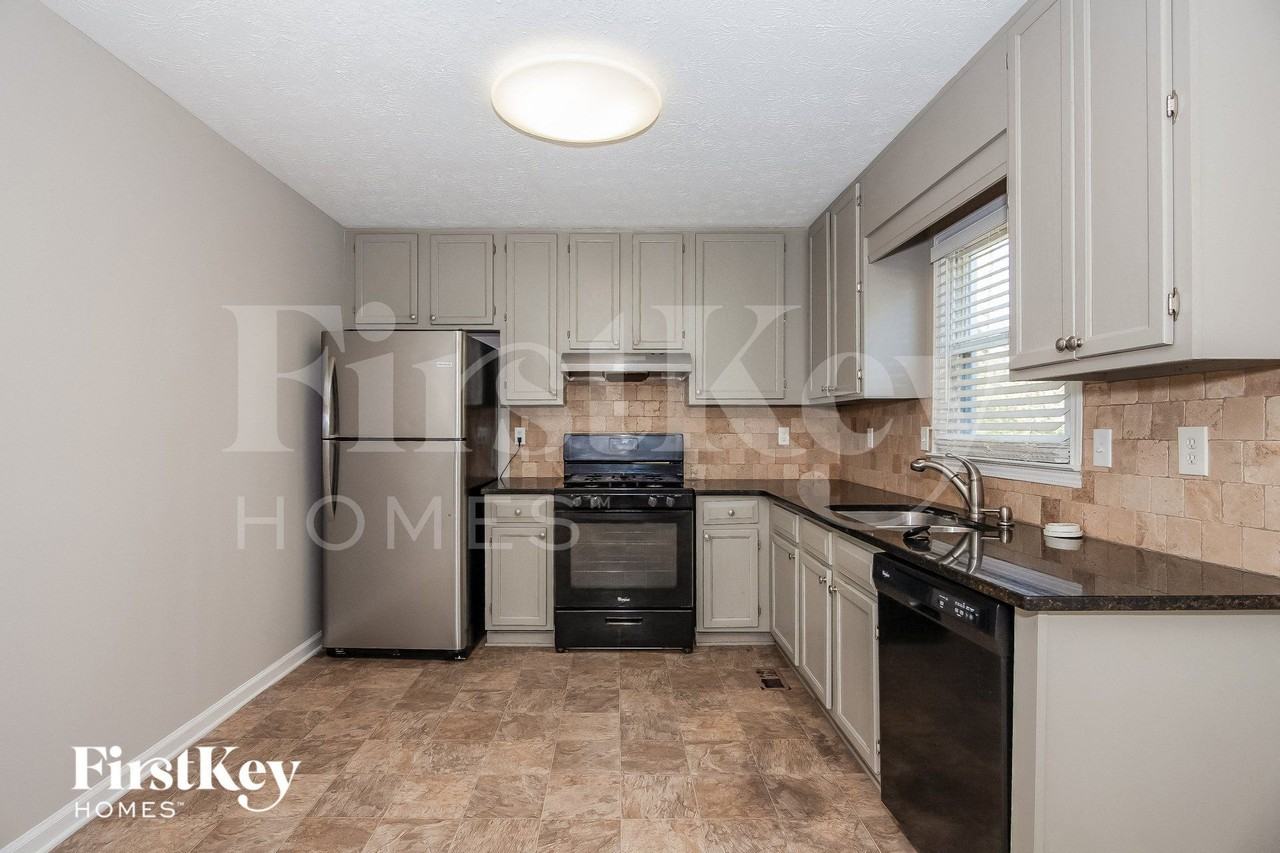 1797 Bobo Rd - Photo 5 of 15