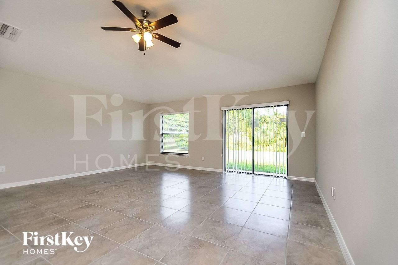 9725 Sage Creek Dr - Photo 3 of 15