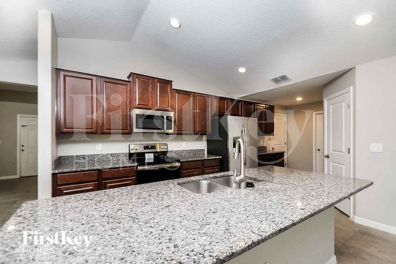 9725 Sage Creek Dr - Photo 4 of 15