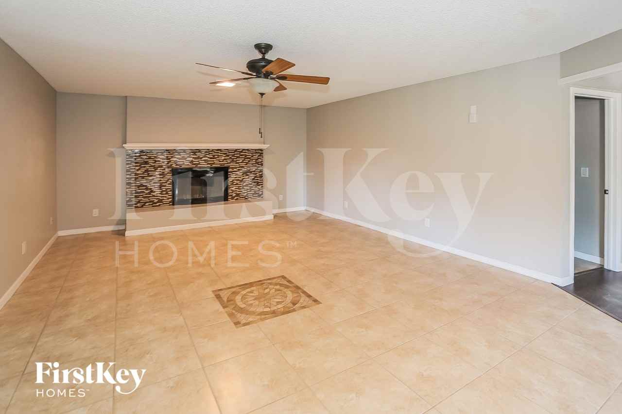 8427 N 47th Dr - Photo 2 of 18