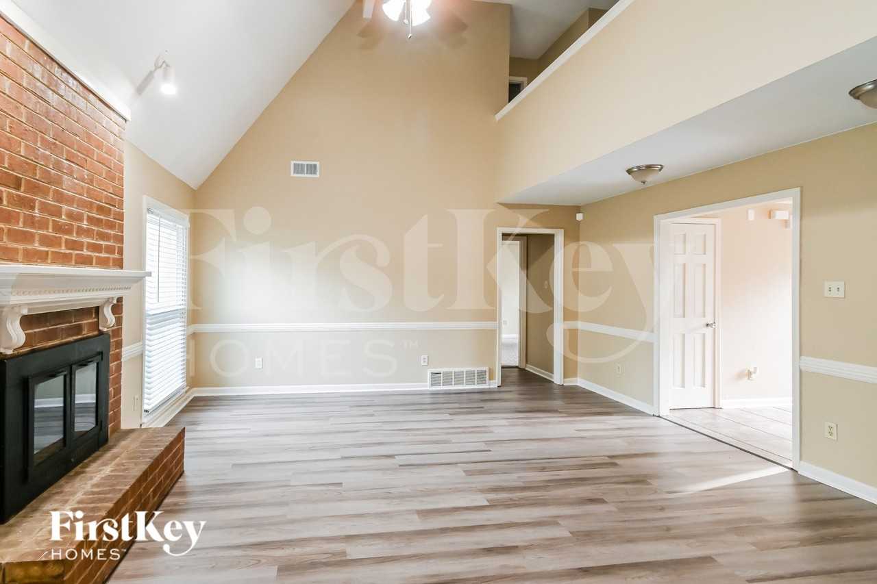 4957 Barrington Cv - Photo 2 of 16