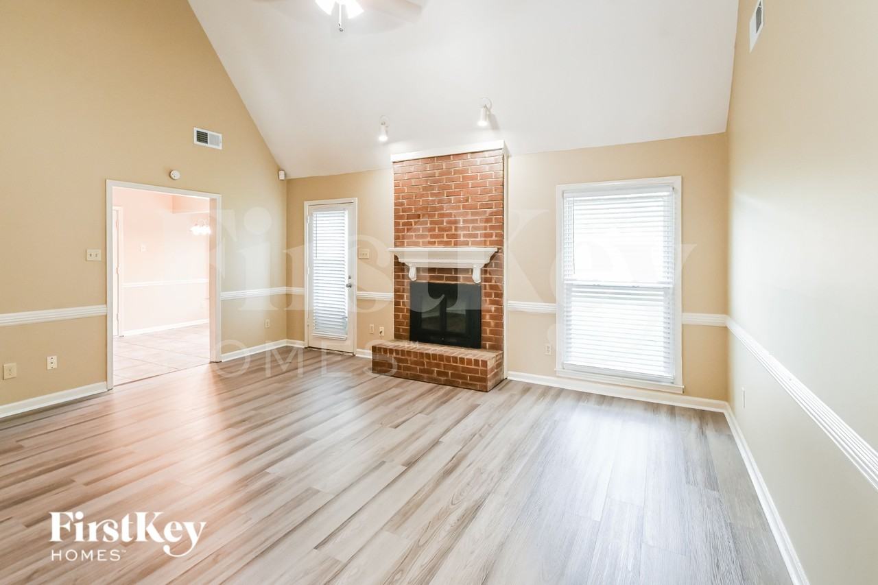 4957 Barrington Cv - Photo 3 of 16