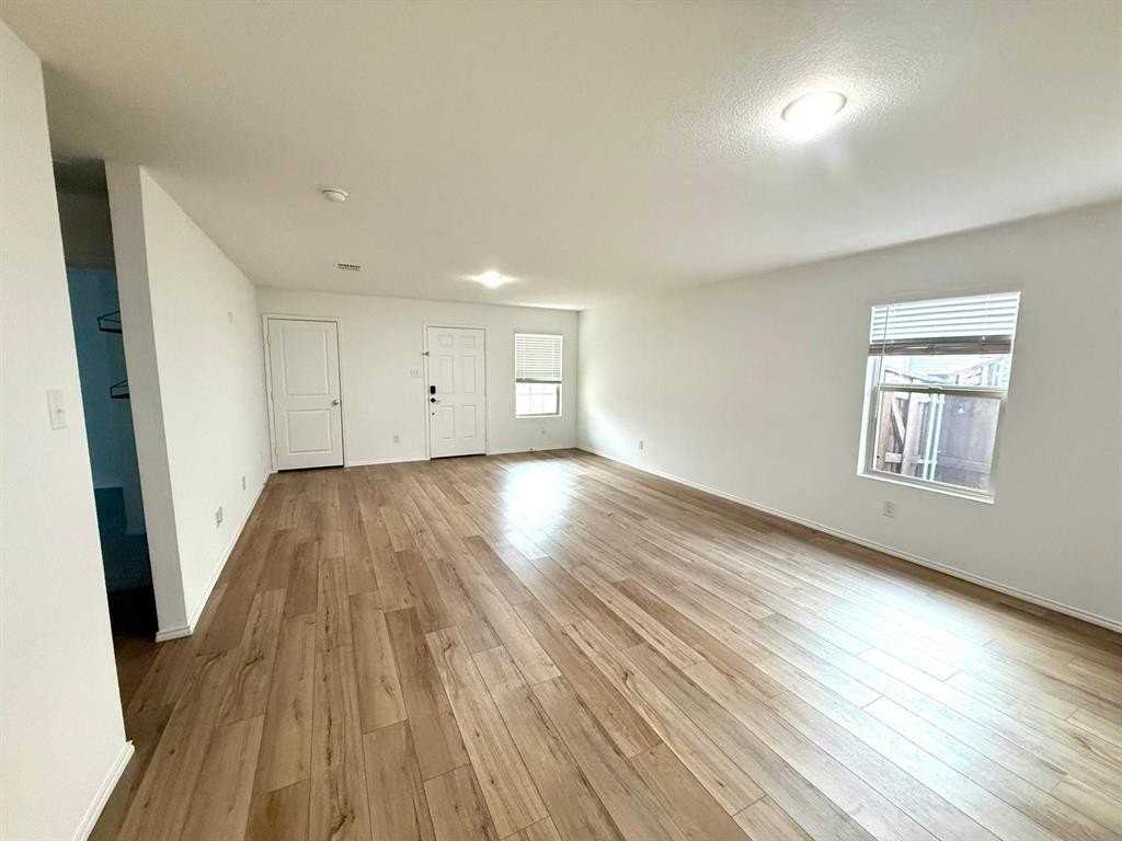 3037 Harper St - Photo 4 of 14