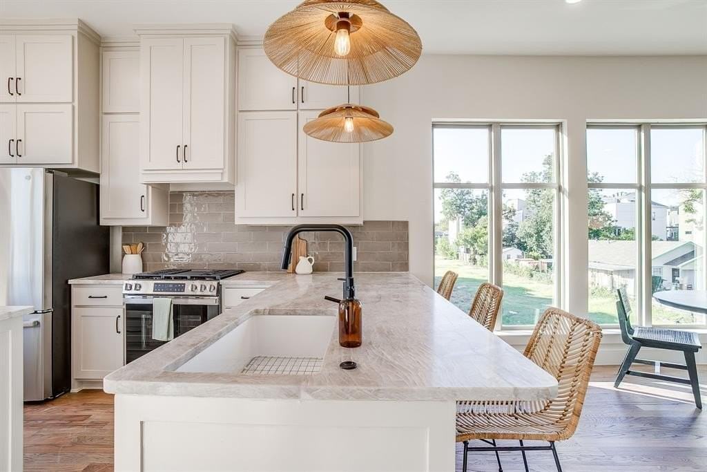 2820 Weisenberger St #100 - Photo 5 of 40