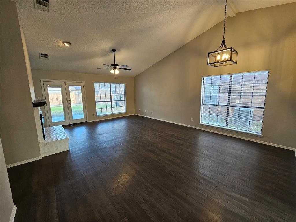 824 Bailey Dr - Photo 4 of 28