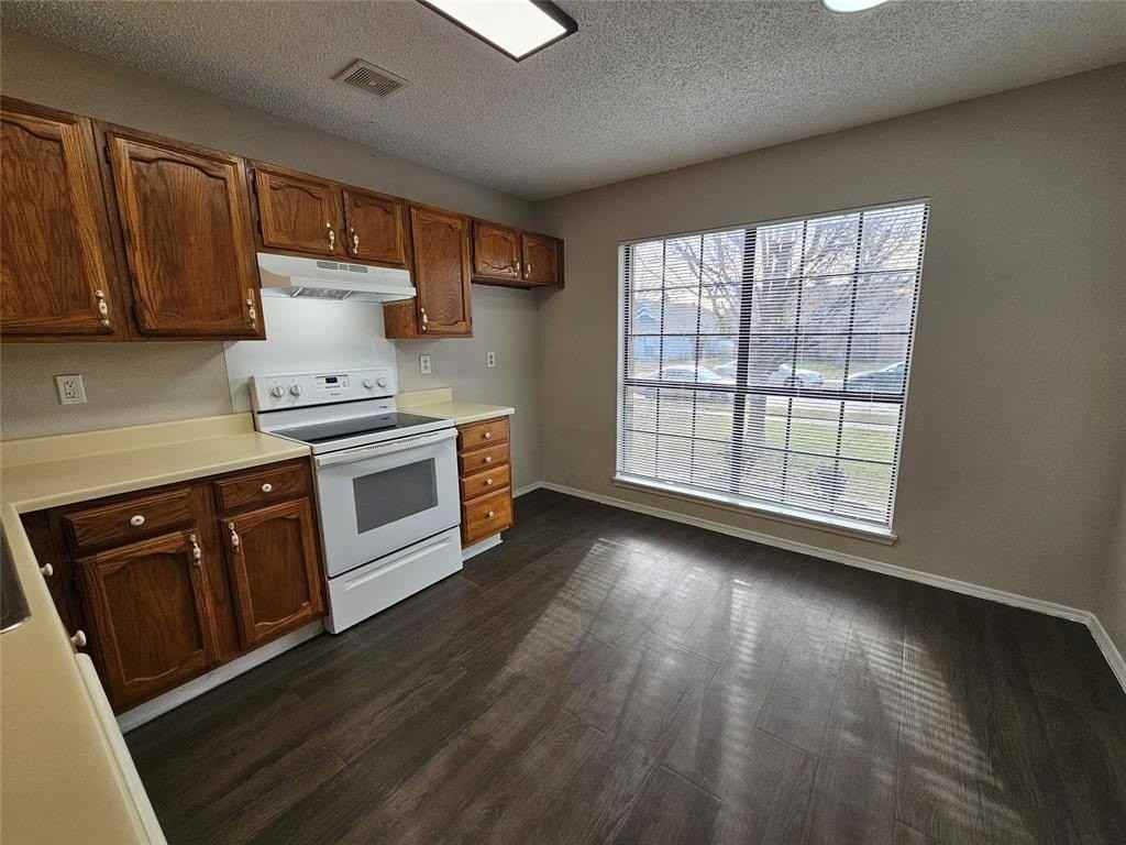 824 Bailey Dr - Photo 5 of 28