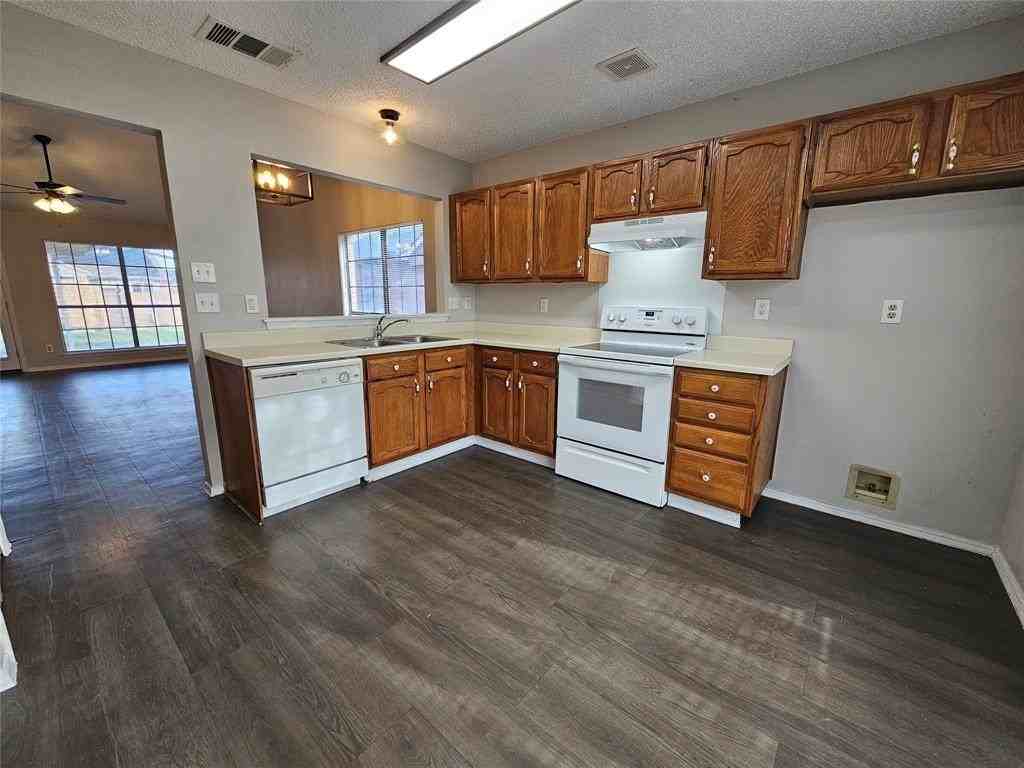 824 Bailey Dr - Photo 6 of 28