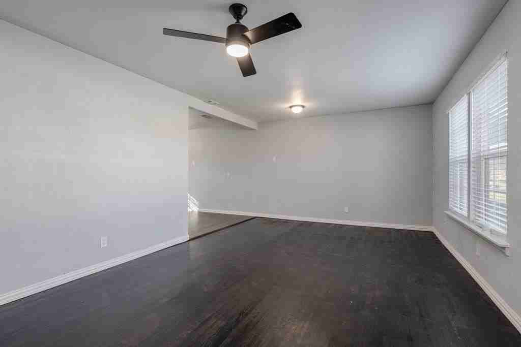 2824 Lockhart Ave - Photo 3 of 16