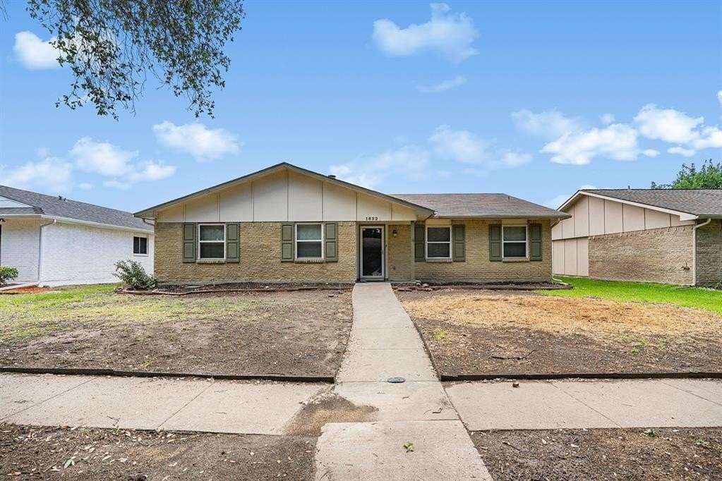 1822 Chamberlain Dr - Photo 3 of 23