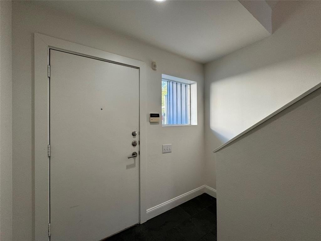 4214 Swiss Ave #L - Photo 6 of 39