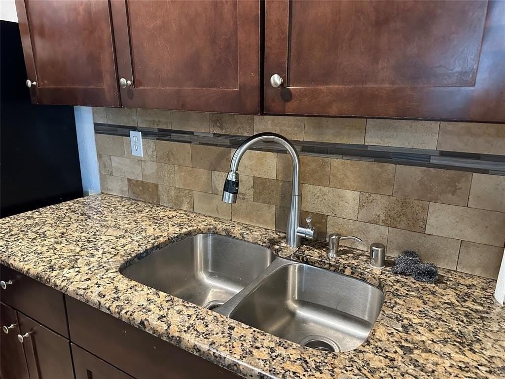 910 Sunny Slope Dr - Photo 4 of 28