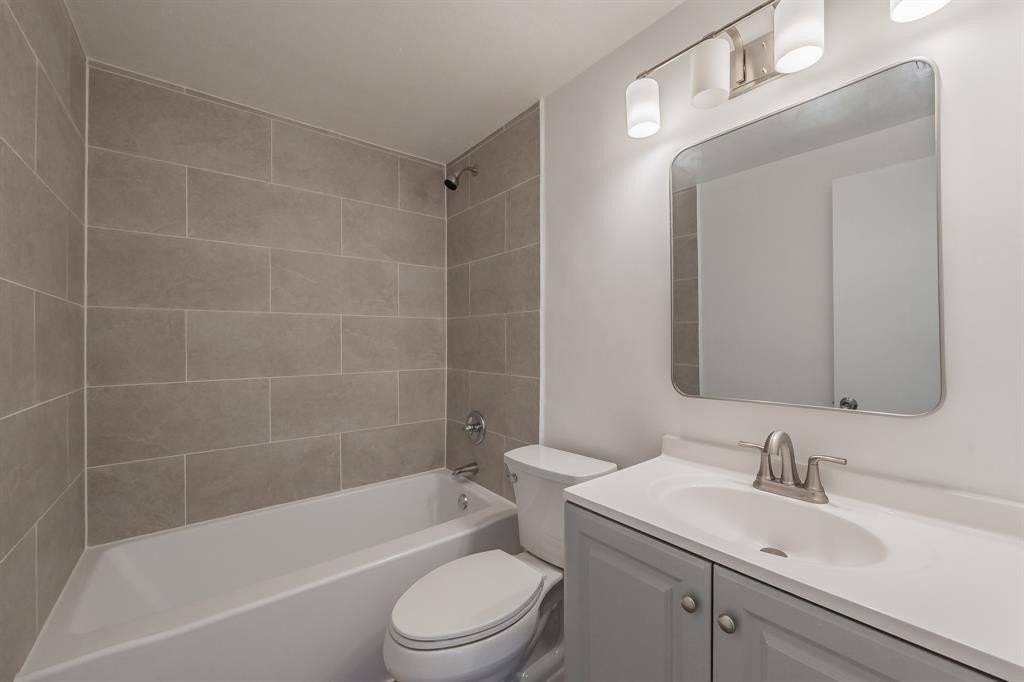 227 S Justin Ave - Photo 7 of 23