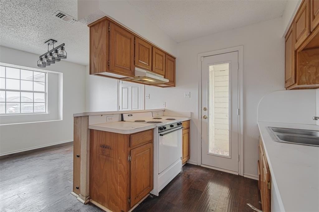 606 Mcanear St - Photo 7 of 19