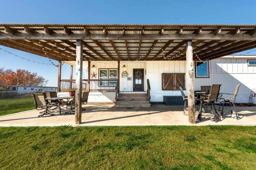 4043 County Road 2626 - Photo 2 of 16