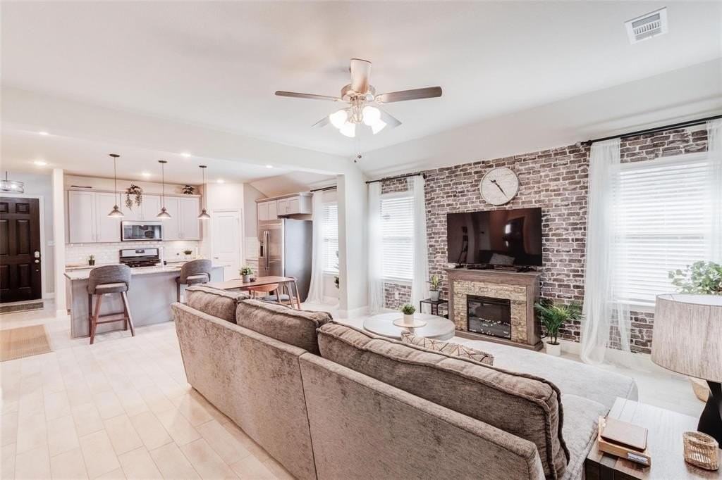 15912 Gladewater Ter - Photo 3 of 16