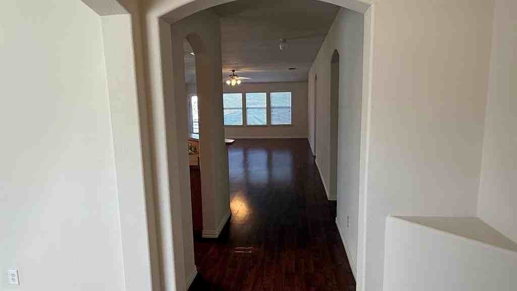 519 Creekside Dr - Photo 4 of 26